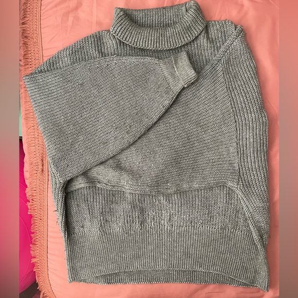H&M wide long sleeve sweater - Picture 2 of 3